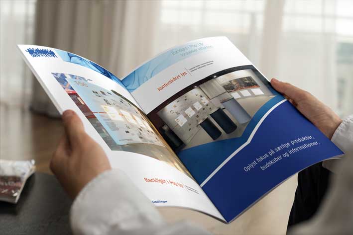 Design af brochure eller folder i trykt eller digitalt form